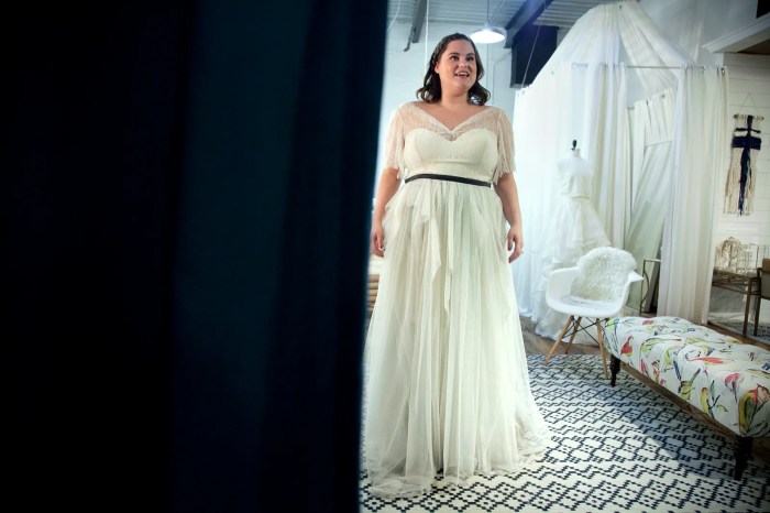 Ballroom wedding dresses plus size