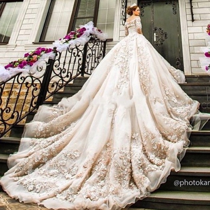 Court train wedding dress