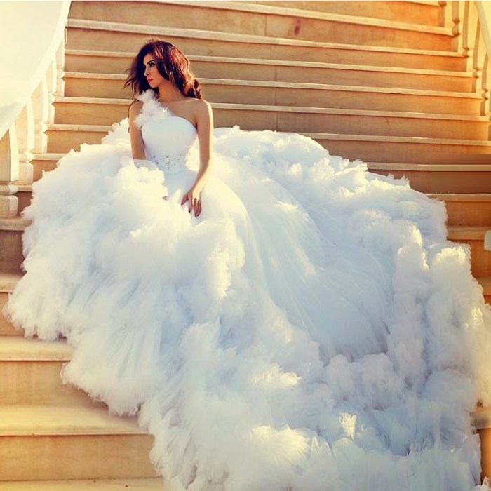 Court train wedding dress