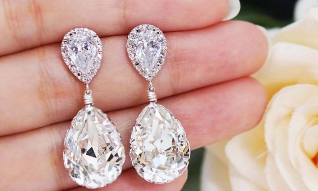 Earrings to Wear with Wedding Dress